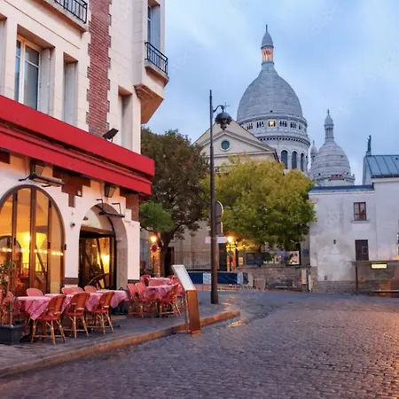 Romantic Montmartre Opposite Sacre-coeur *