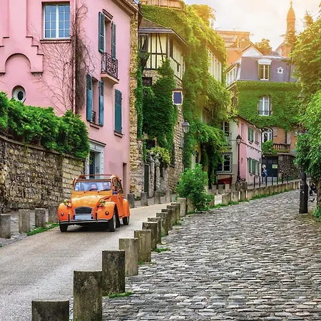 Romantic Montmartre Opposite Sacre-coeur